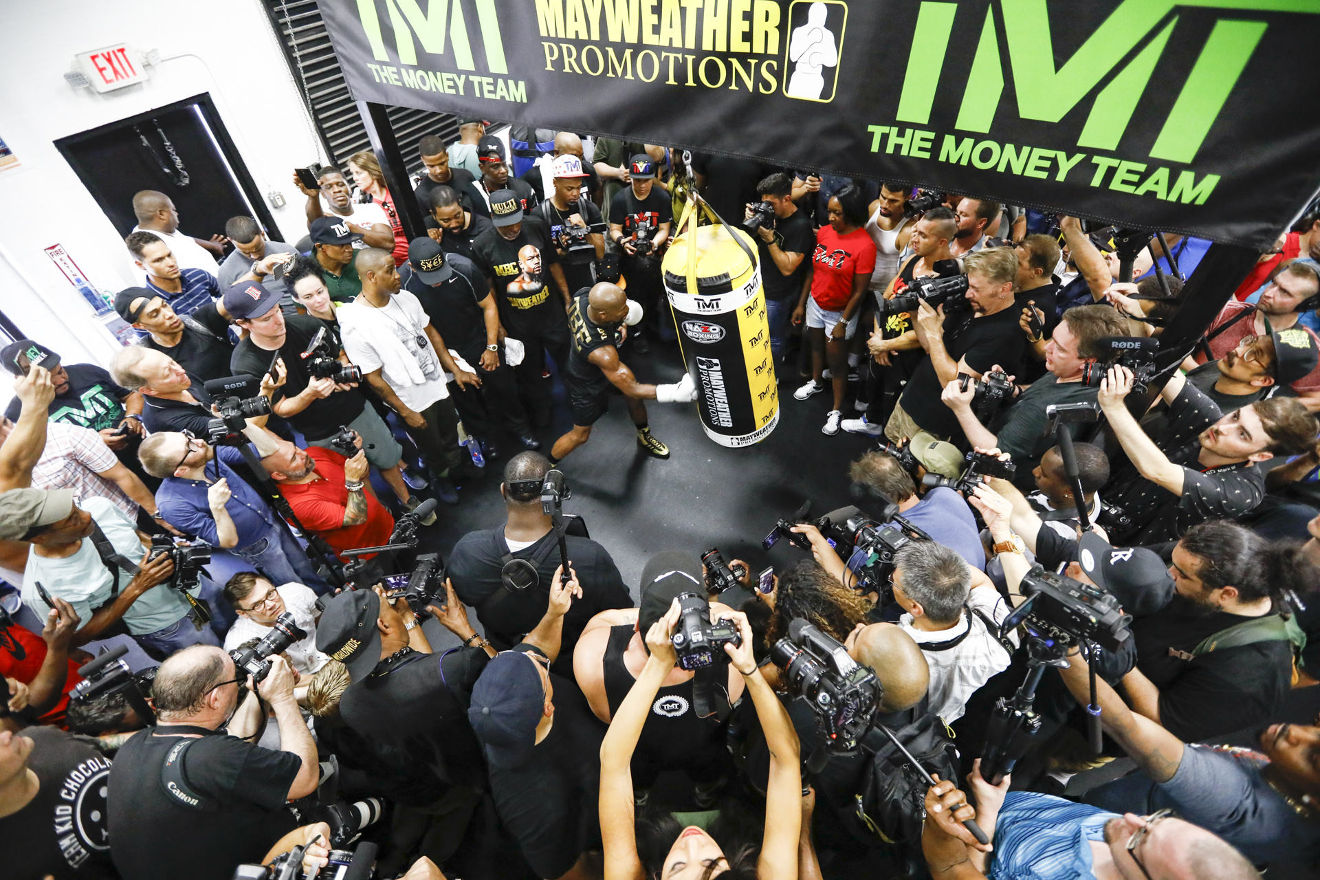 Floyd Mayweather had a packed house Thursday. Esther Lin, Showtime