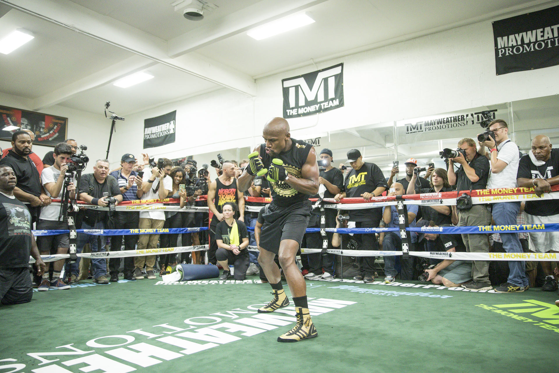 Floyd Mayweather works out at his gym. Esther Lin, Showtime