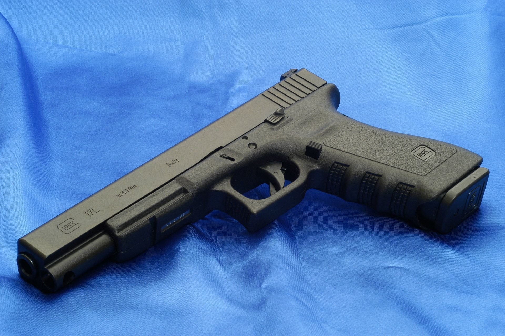 Glock 17l gun weapon wallpaper glock 17l weapons wallpapers