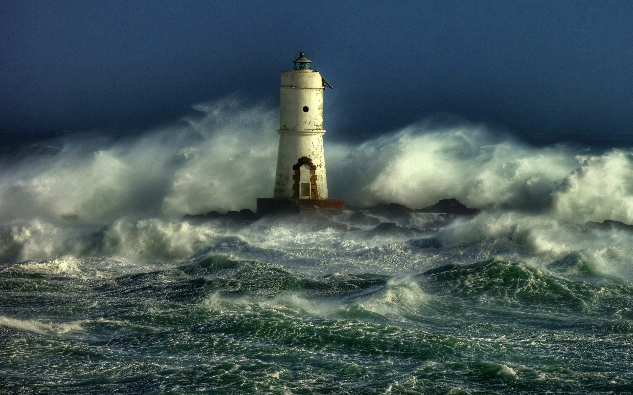 Waves crashing in the lighthouse wallpaper Lighthouses in storms Pinterest Lighthouse