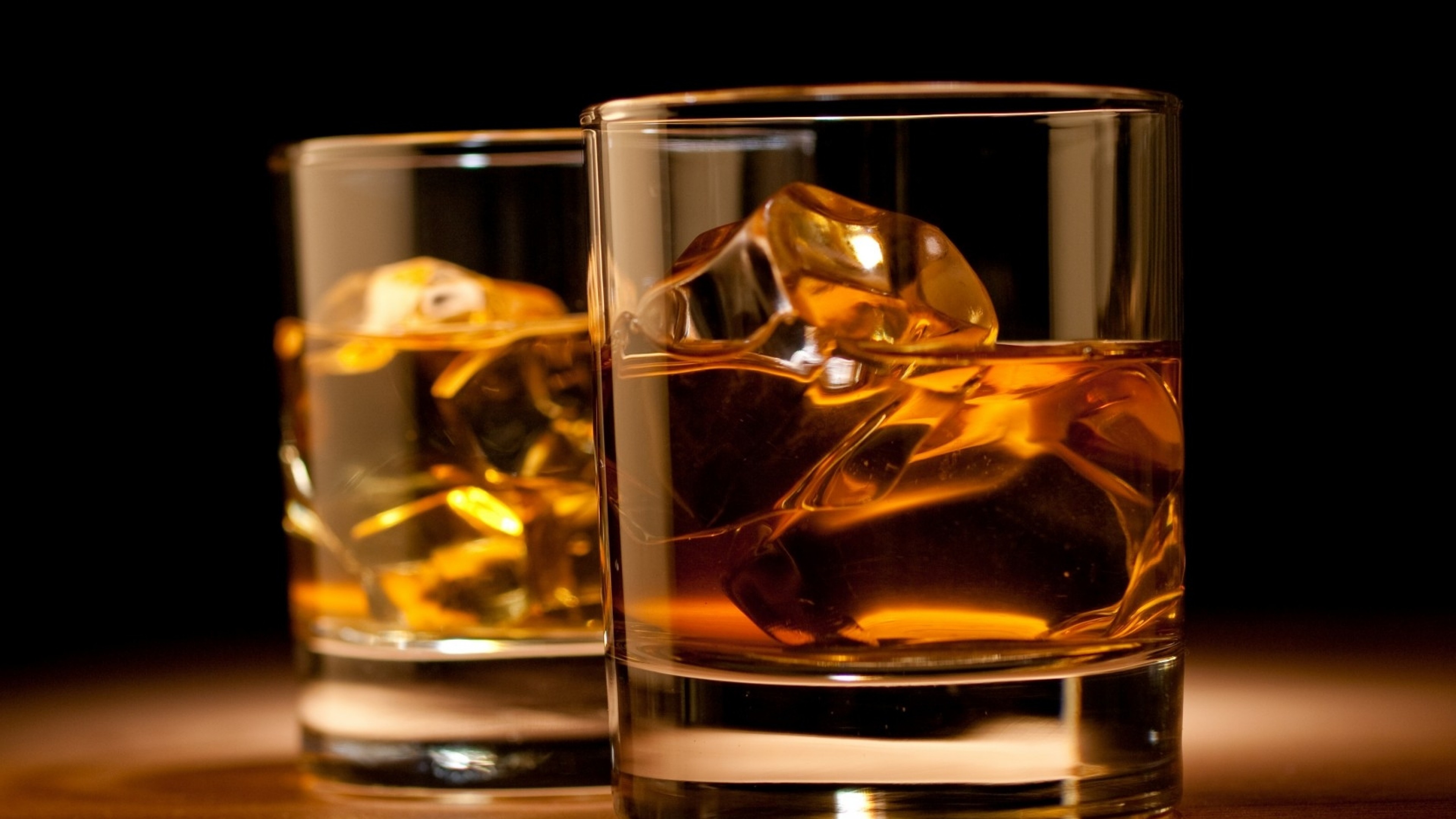 Preview wallpaper whiskey, drink, glasses, table, cube, ice 3840×2160