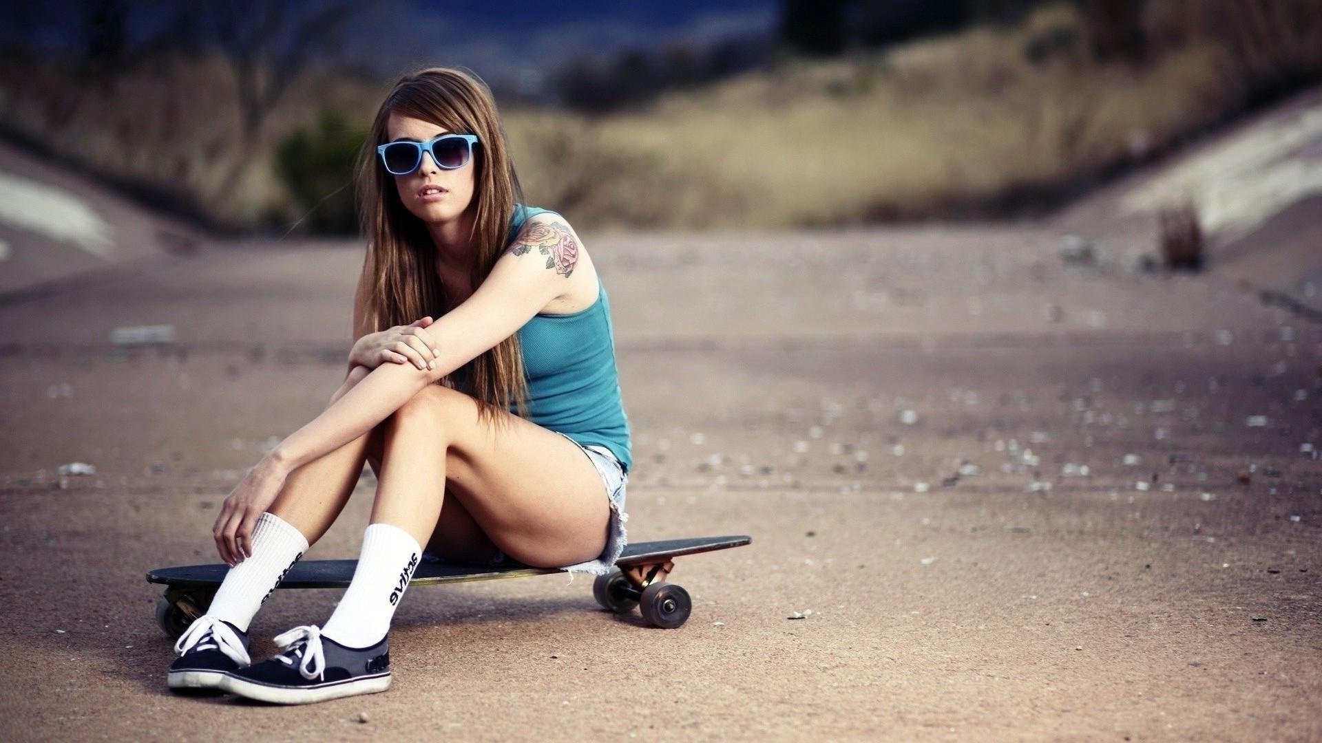 Stylish Skater Girl Full HD Wallpapers