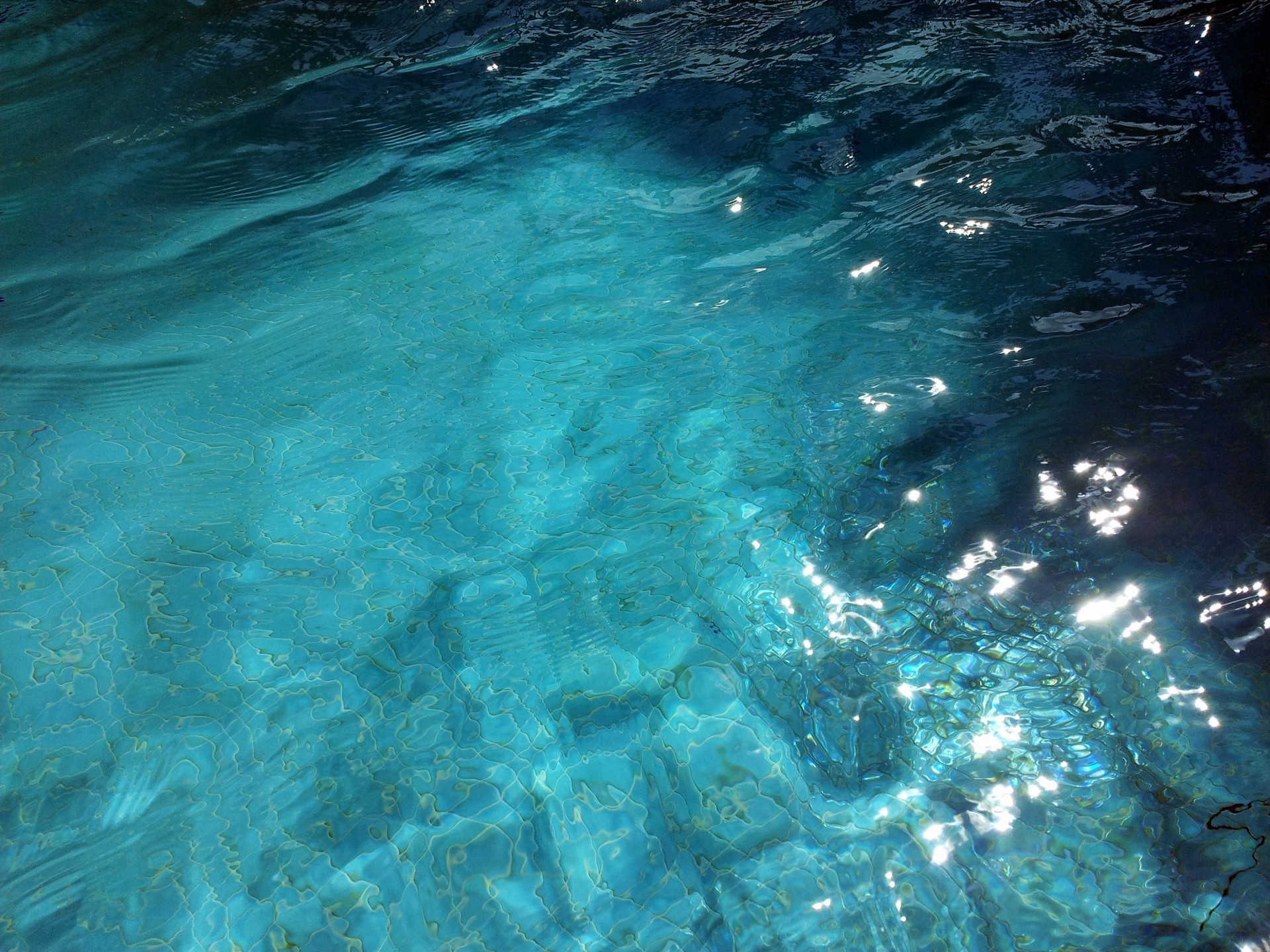 Water swimming pool water shines wallpaper
