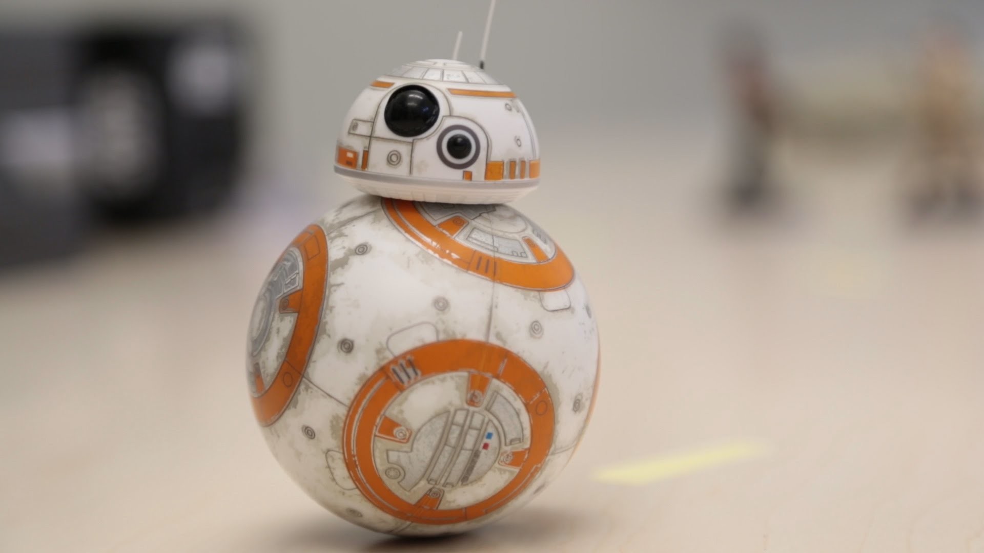 BB-8 Droid and Sphero Force Band – hands on review and unboxing – YouTube