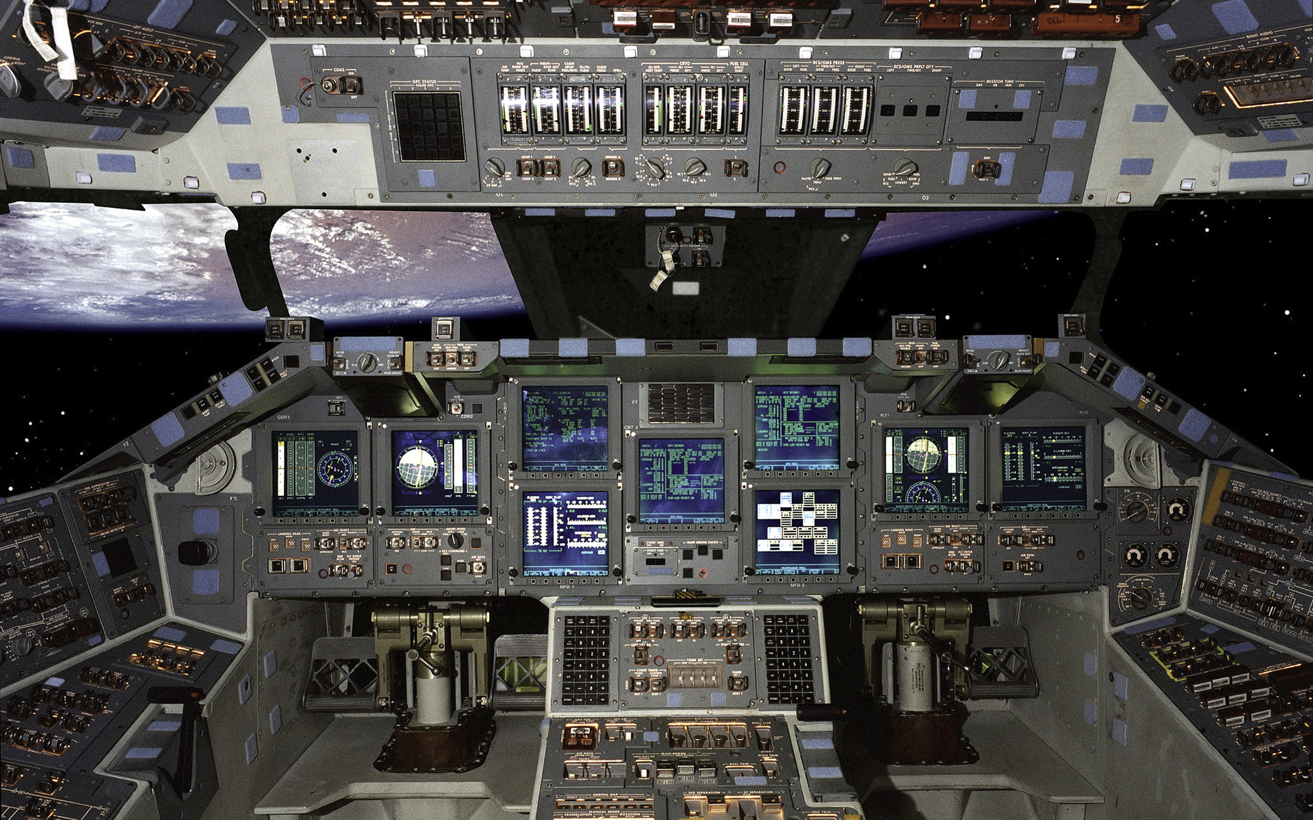 Spaceship Cockpit 2560×1600