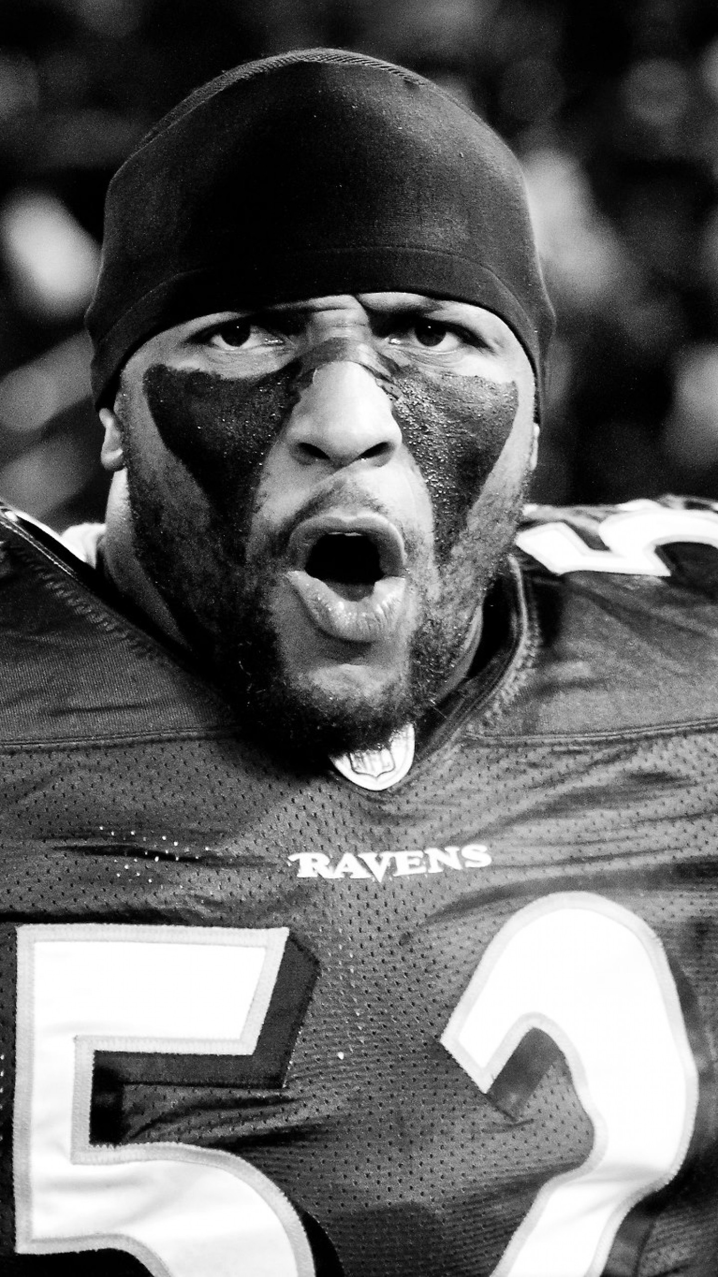 Preview wallpaper ray lewis, american football, baltimore ravens, bw  1440×2560