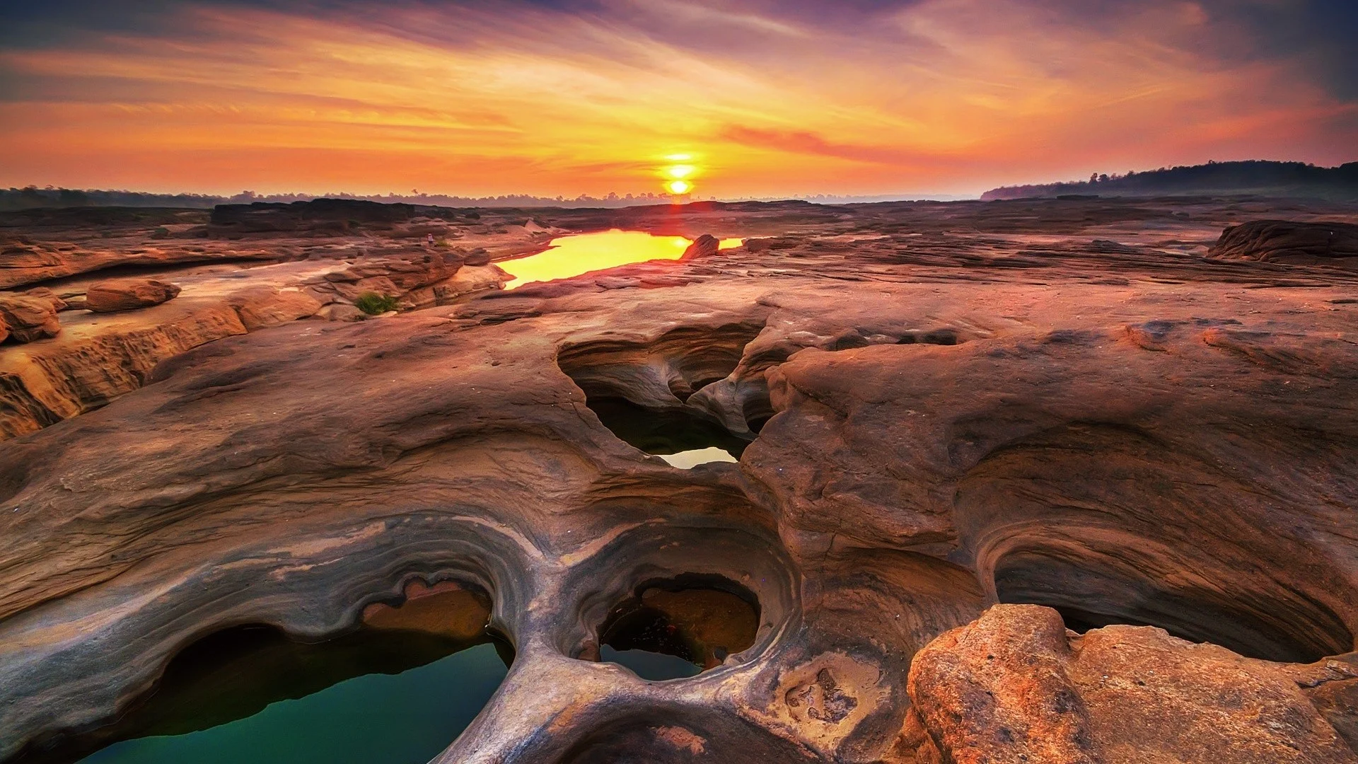 Sunset on the rocky shores of Lake HD Desktop Wallpaper