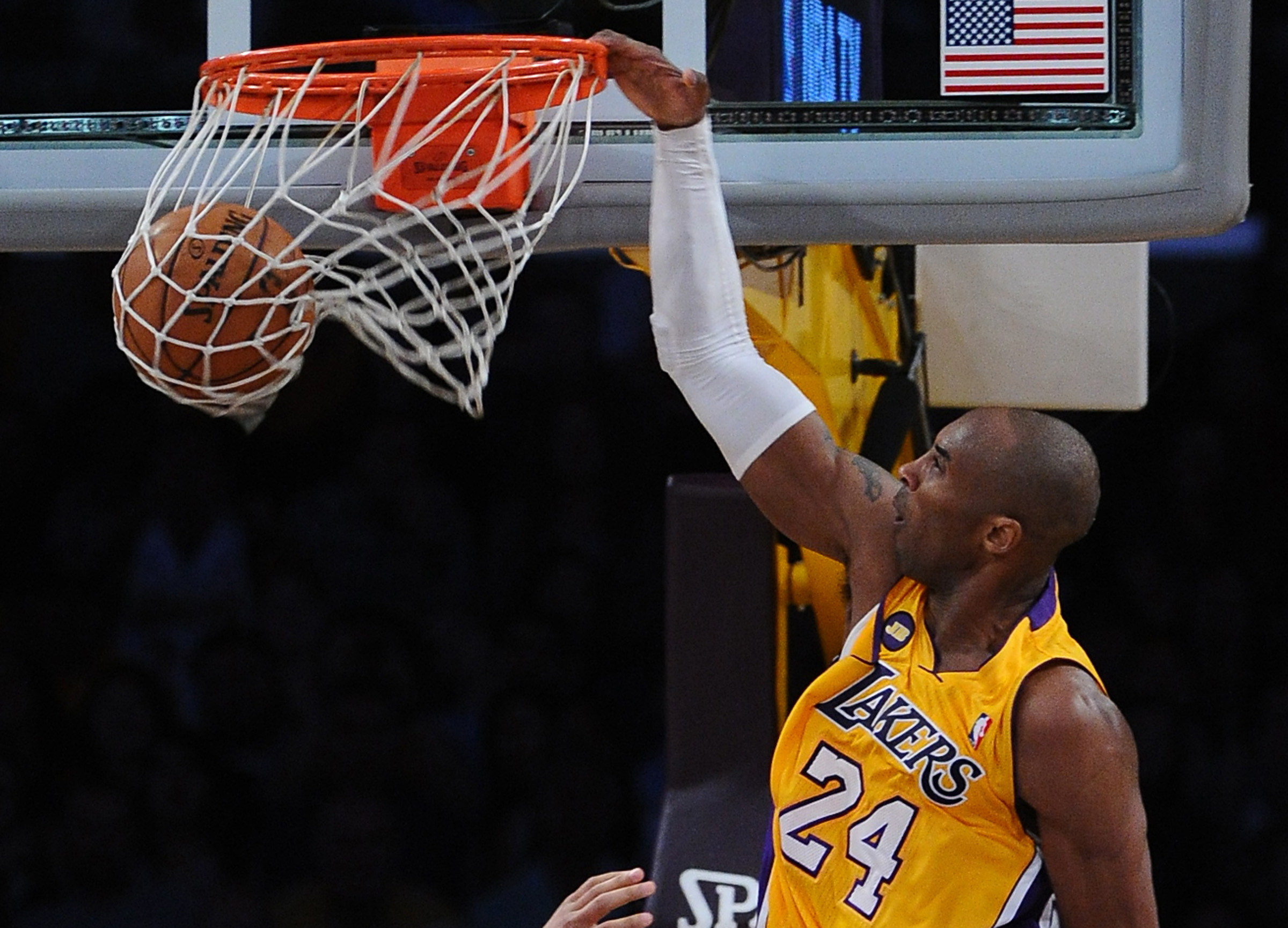 Kobe Bryant 2014 Dunk Hd Images 3 HD Wallpapers