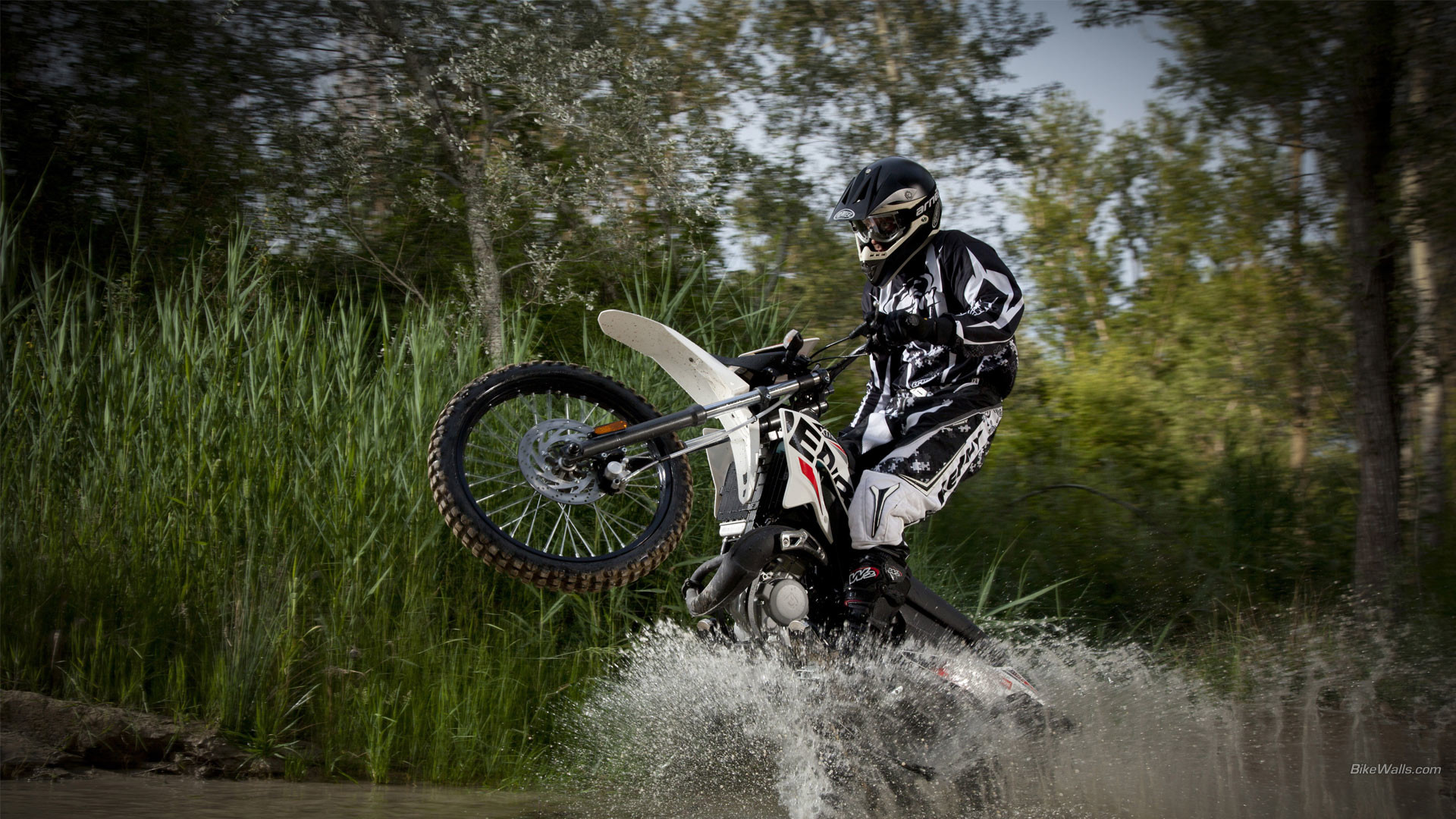 Derbi Dirtbike Wheelie Water wallpaper