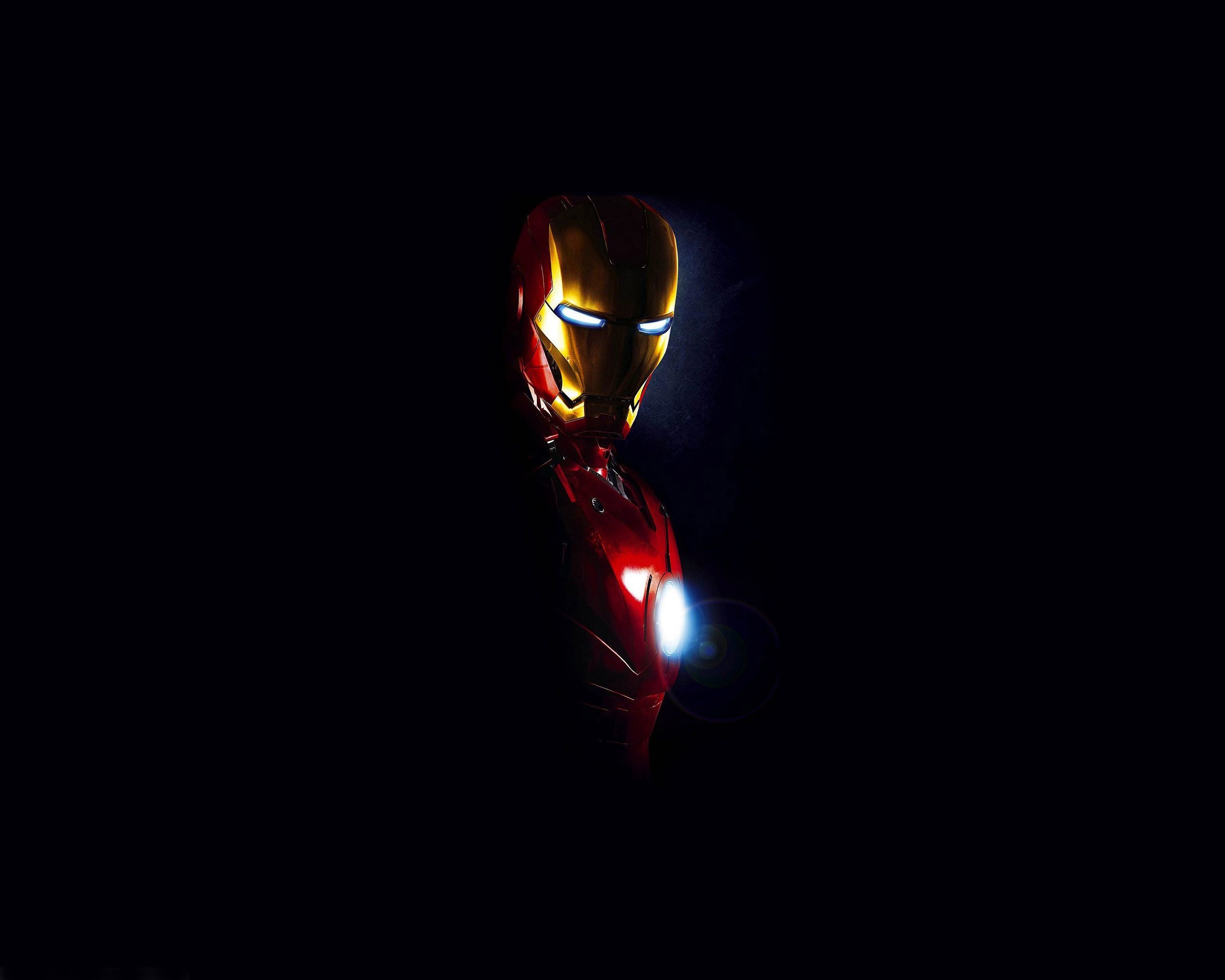 Cool Picture of Iron Man Photo with Dark Background HD