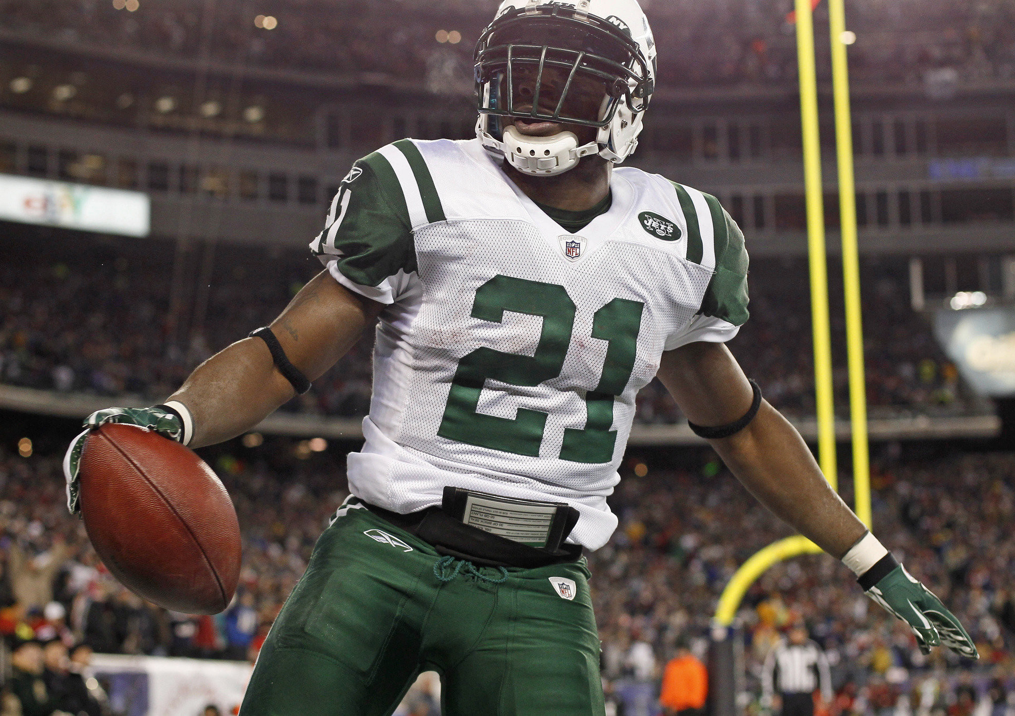For jets veterans tomlinson and taylor it s first down and a ring ladainian tomlinson wallpaper
