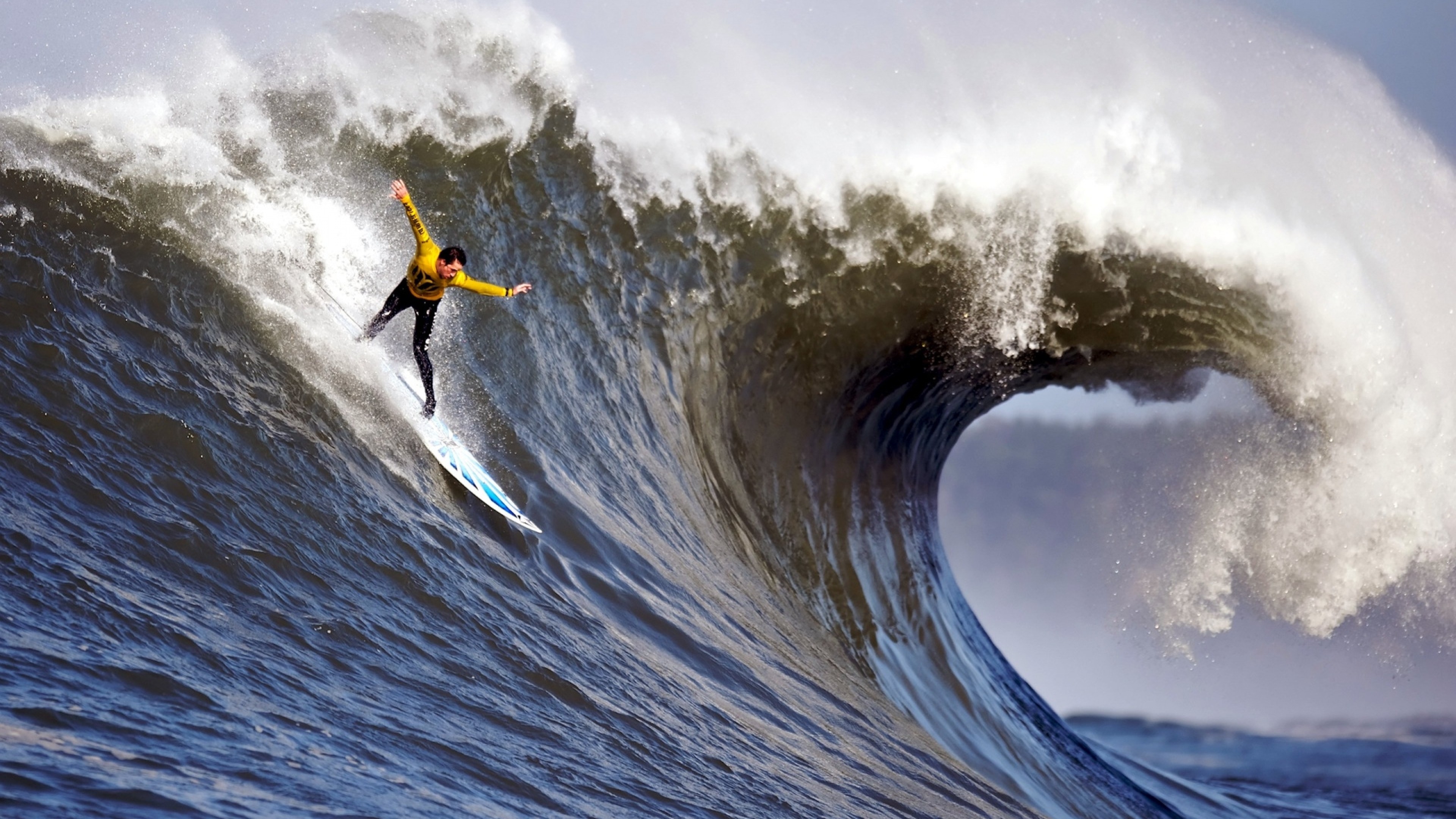 Preview wallpaper surfing, guy, wave, splashes, crest, extreme, hands,