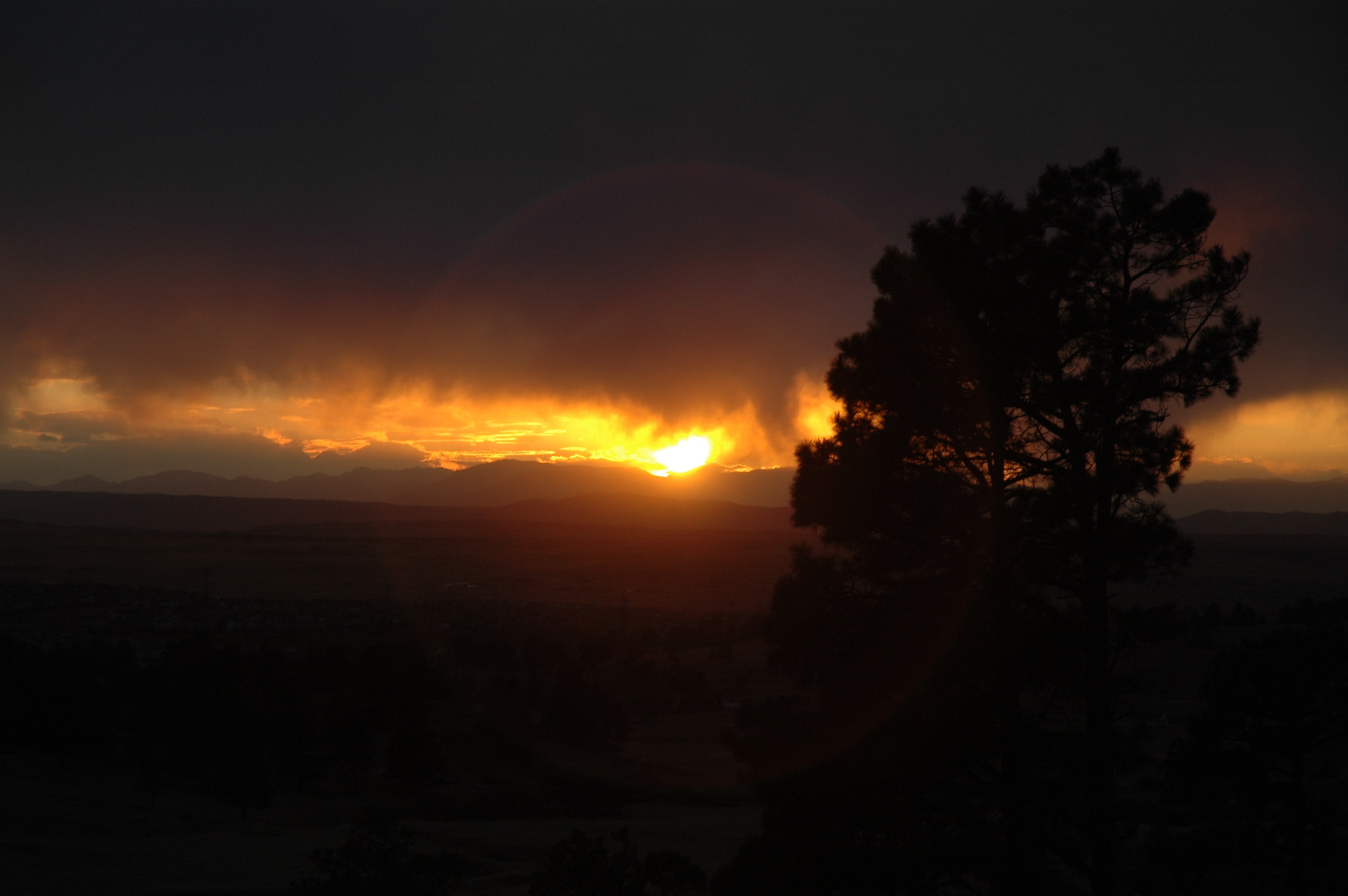 1680 x 1050, 1440 x 900, 1280 x 1024, 1024 x 768 posted 12 / 01 / 07 keywords sunset, fall, rain, clouds, mountains, Rockies, Colorado