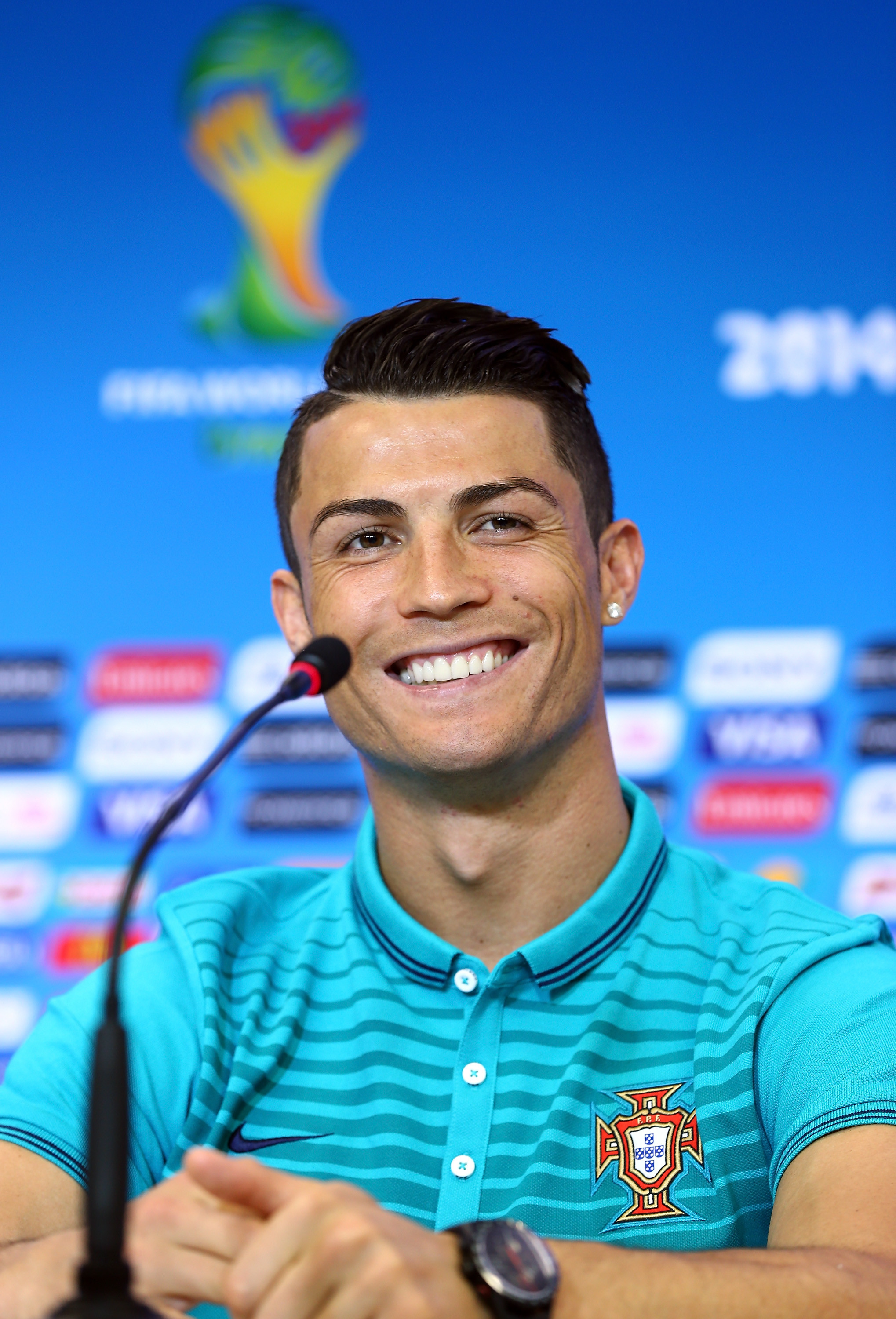 Best 20+ Ronaldo news ideas on Pinterest | Cr7 news, Ronaldo goals and Gold  football cleats