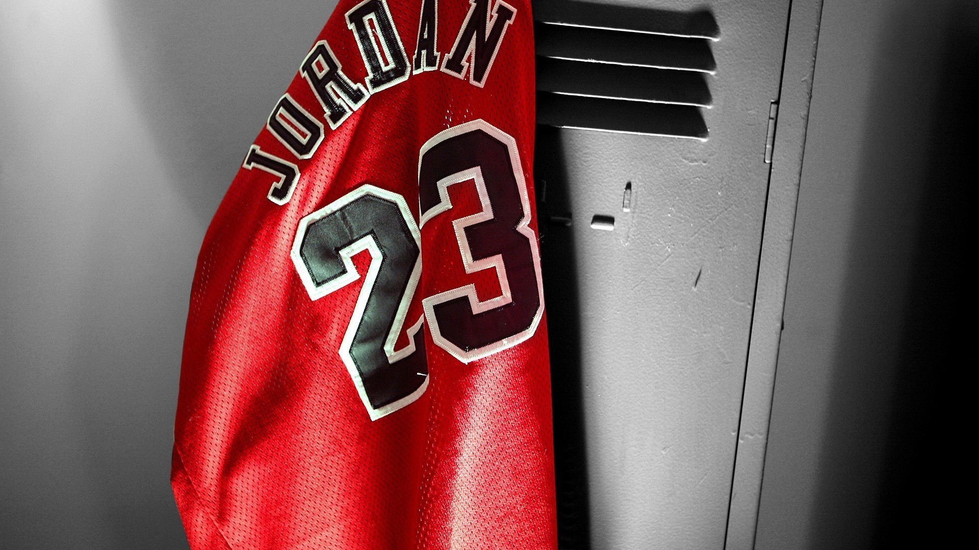 Michael-Jordan-Tshirt-Chicago-Bulls-Wallpaper-by-Arturo.