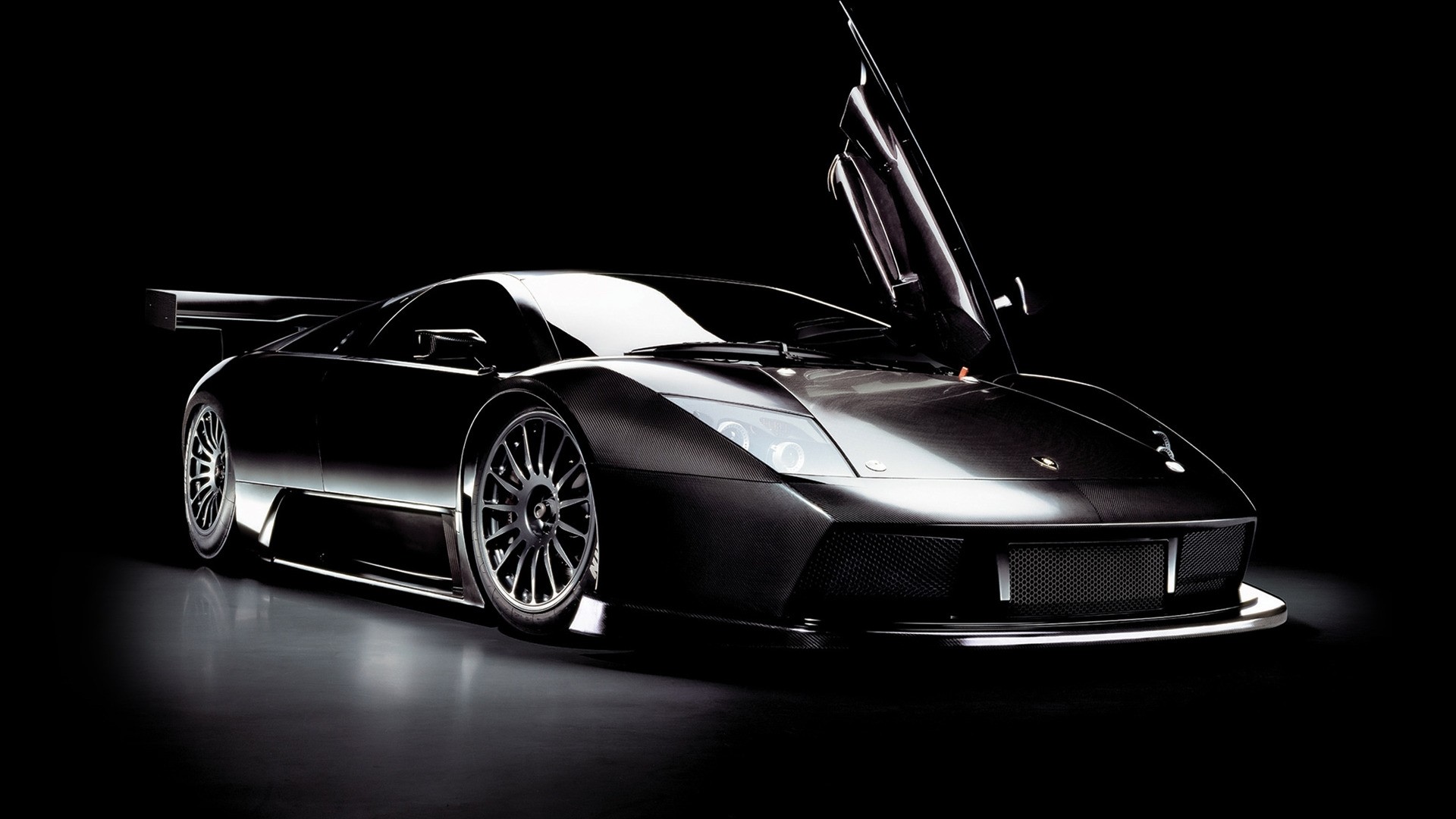 Hình nền đen, siêu xe Lamborghini Murcielago: Tốc độ và sự tinh tế kết hợp đượm trong bức hình nền đen, siêu xe Lamborghini Murcielago. Bạn sẽ có cơ hội khám phá chiếc siêu xe đầy sức mạnh này và cùng trải nghiệm cảm giác lái xe siêu tốc.