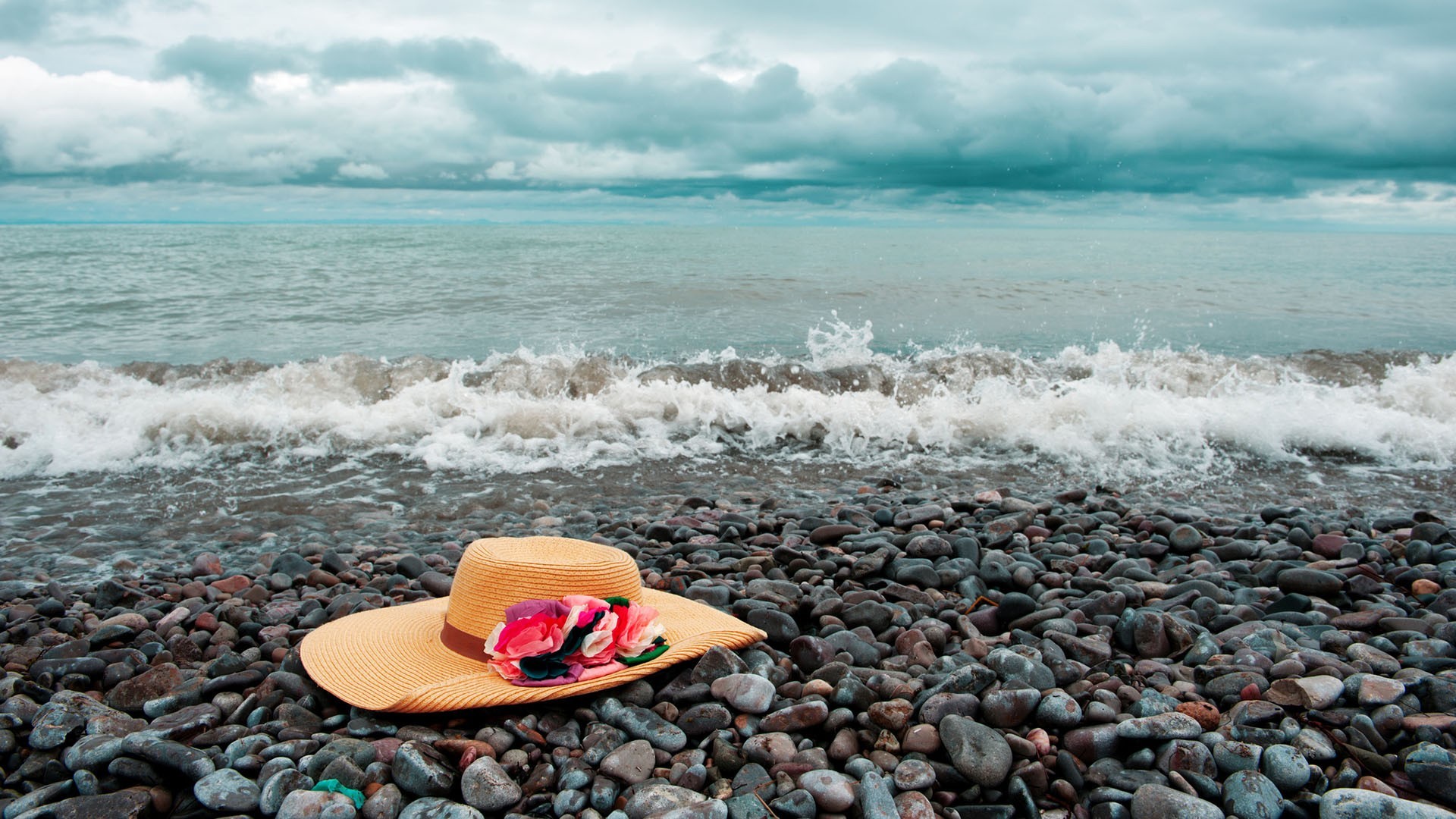 Hat on beach 1920 x 1080 Need #iPhone S #Plus #Wallpaper / #Background for #IPhone6SPlus Follow iPhone 6S Plus 3Wallpapers / #Backgrounds Must t