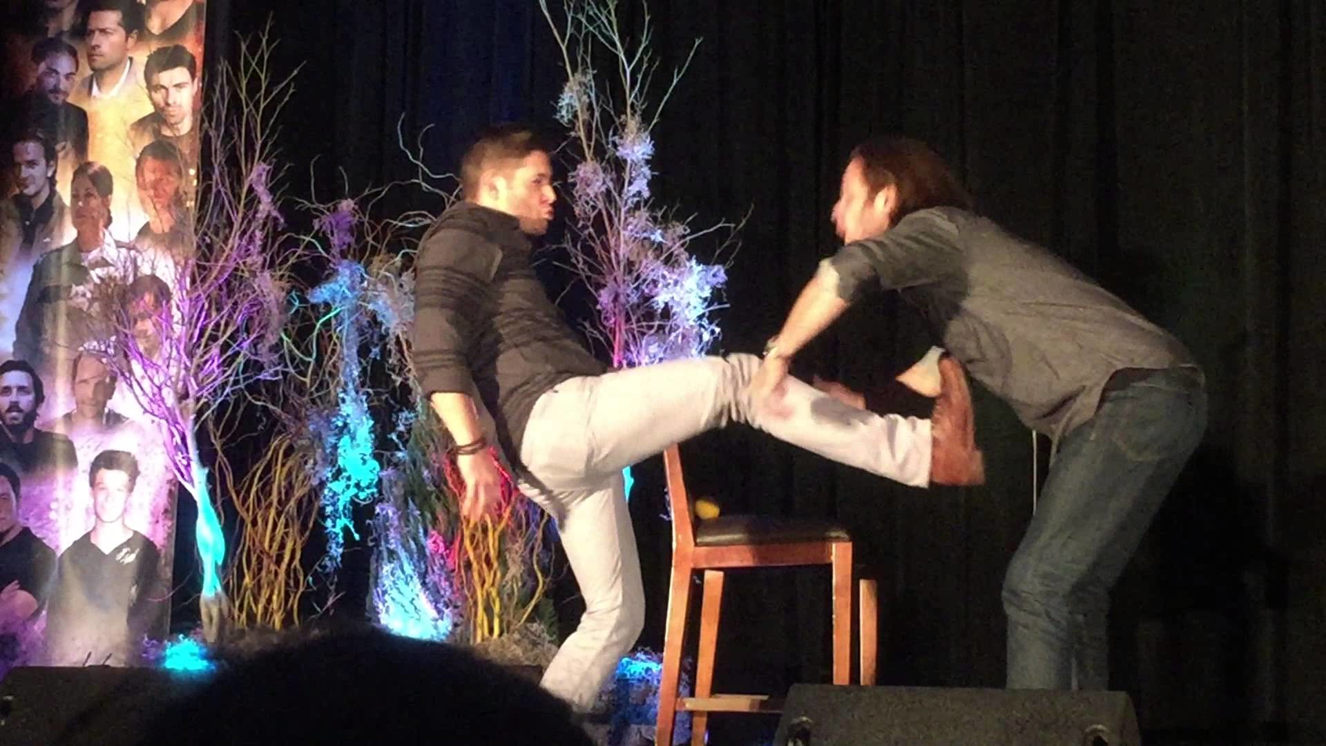 Jared Padalecki and Jensen Ackles – slow motion fight – Houston Convention 2015 – YouTube